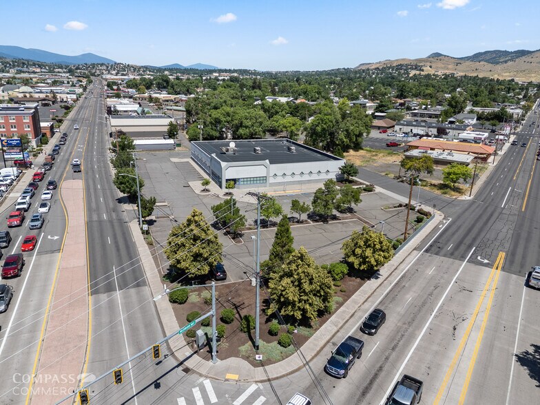 More Photos Of 2521 S 6th St, Klamath Falls General Retail For Sale