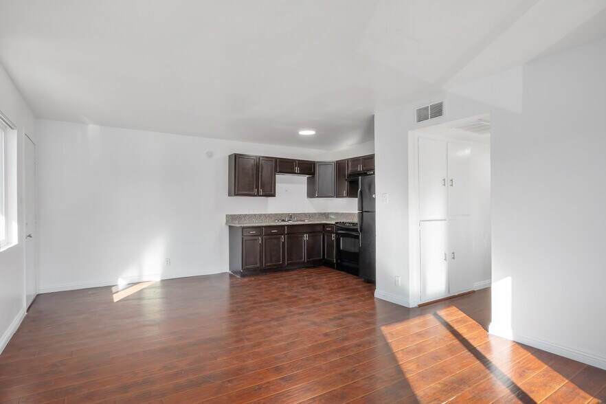 More Photos Of 730 Center St, Henderson Apartments For Sale