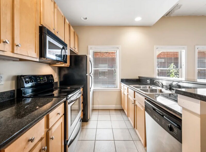 More Photos Of 2411 E Franklin St, Richmond Apartments For Lease