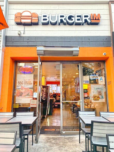 Primary Photo Of 1237 3rd Street Promenade, Santa Monica Storefront Retail Office For Lease