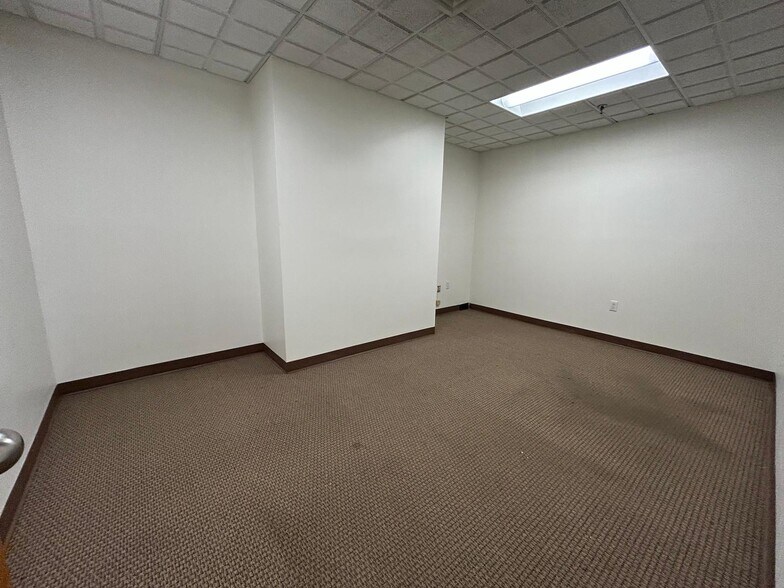 More Photos Of 75 Huntington St, Brooklyn Industrial For Sale