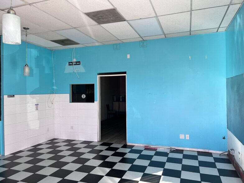 More Photos Of 18625 Sherman Way, Reseda Office For Lease