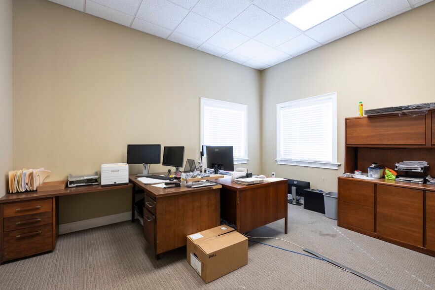 More Photos Of 289 Lakewood Dr, Greenville Light Manufacturing For Lease