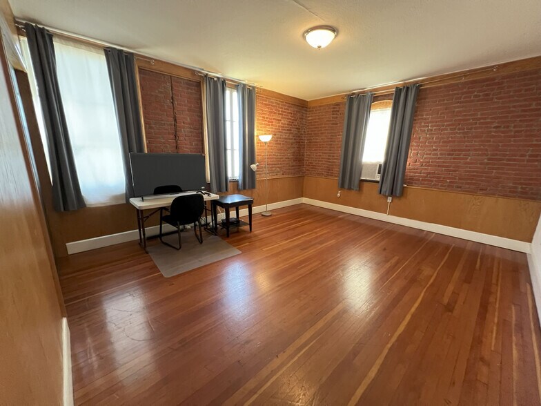 More Photos Of 606 E 6th St, Los Angeles Loft Creative Space For Lease