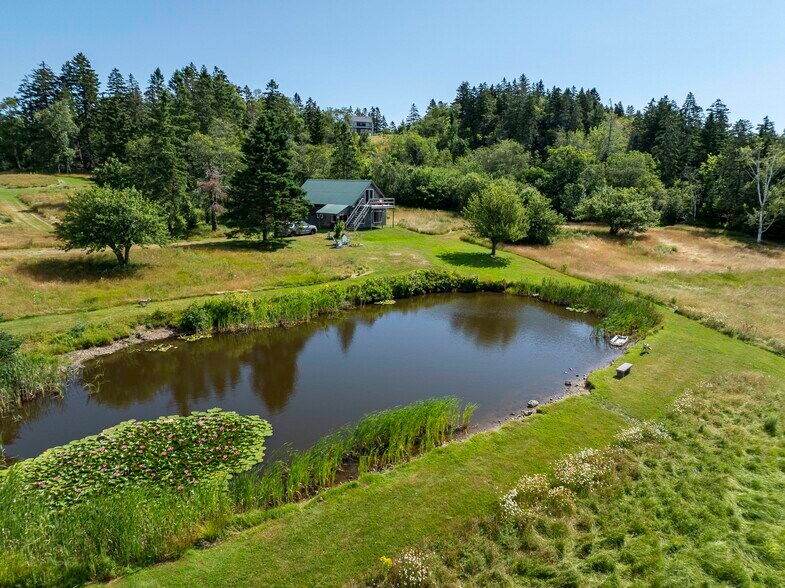 More Photos Of 54 Toll Bridge Rd, Eastport Hotel For Sale