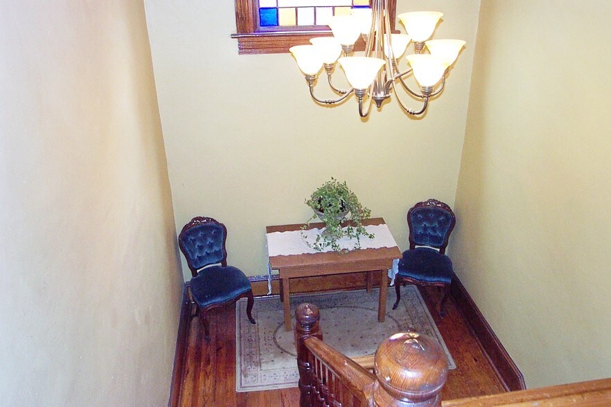 More Photos Of 27 Sycamore St, Jefferson Specialty For Lease