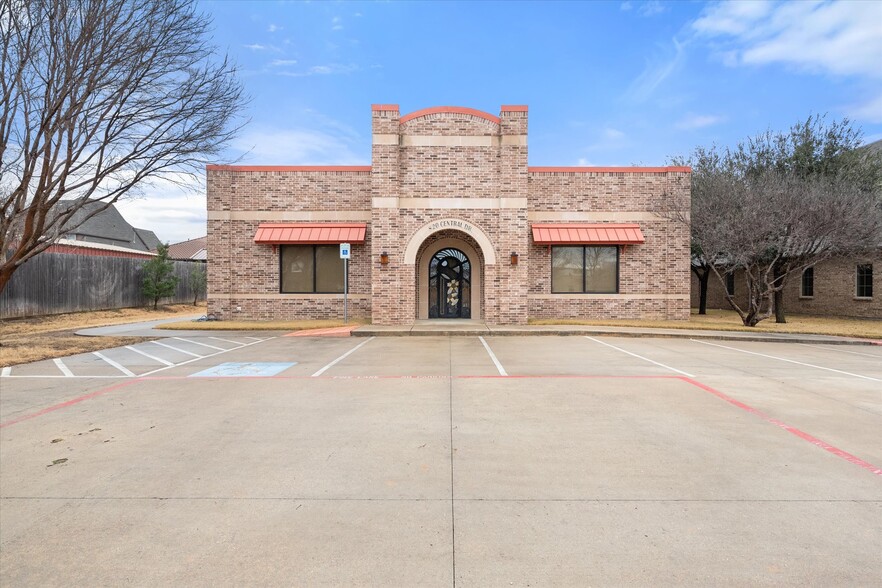 Primary Photo Of 820 Central Dr, Colleyville Medical For Sale