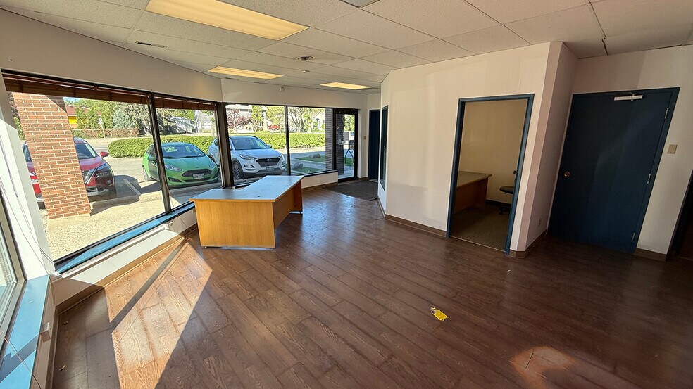 More Photos Of 1215 Henderson Hwy, Winnipeg Office For Lease
