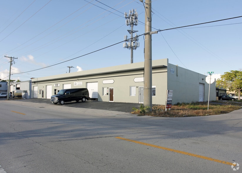 More Photos Of 4227-4235 NE 6th Ave, Oakland Park Warehouse For Lease