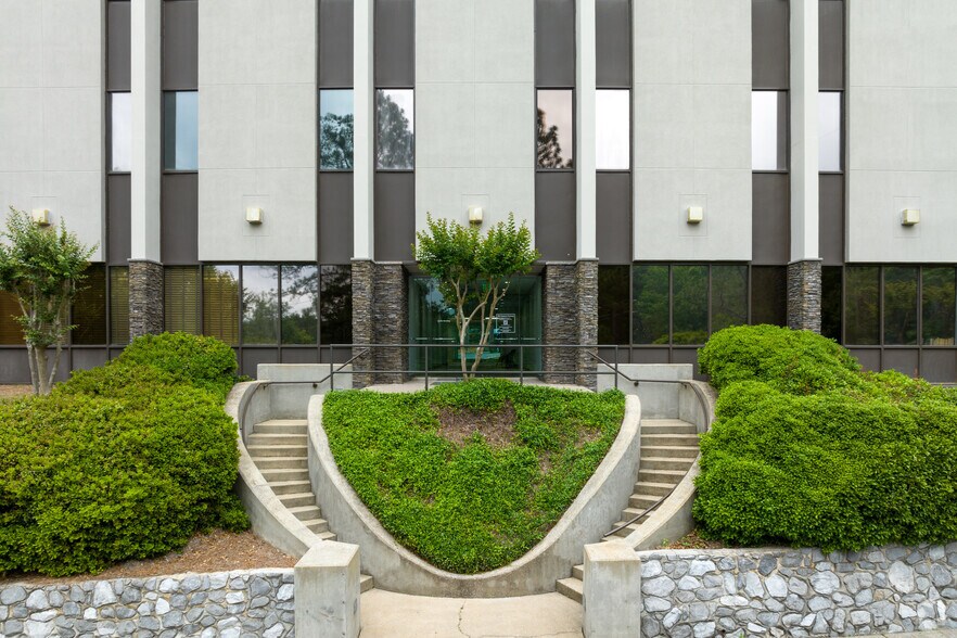More Photos Of 400 Vestavia Pky, Birmingham Office For Lease