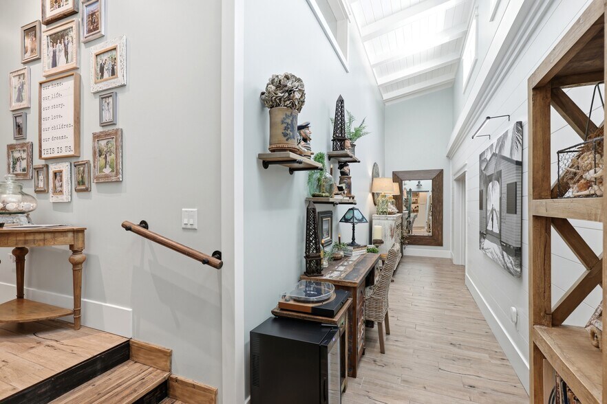 More Photos Of 840 Myrtle Ter, Naples Freestanding For Sale