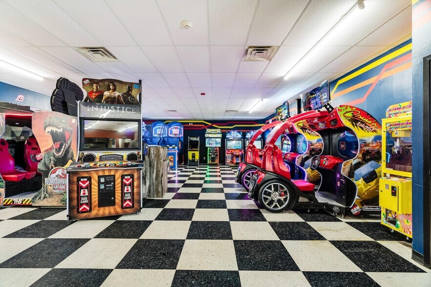 More Photos Of 3610 N Main St, Paris Restaurant For Sale