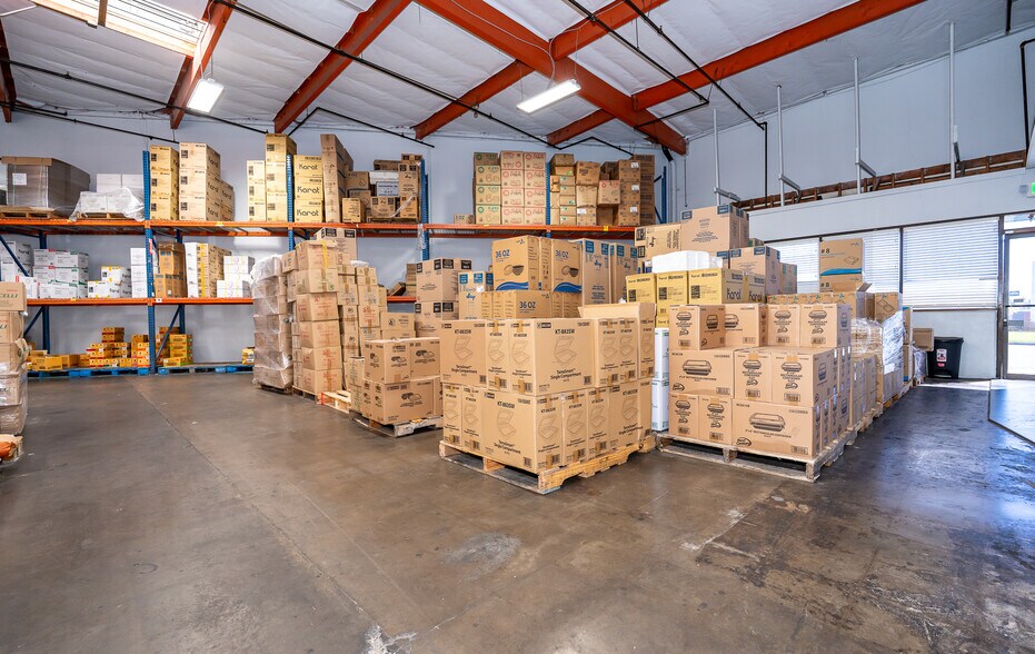 More Photos Of 5921-5923 Lakeshore Dr, Cypress Warehouse For Sale