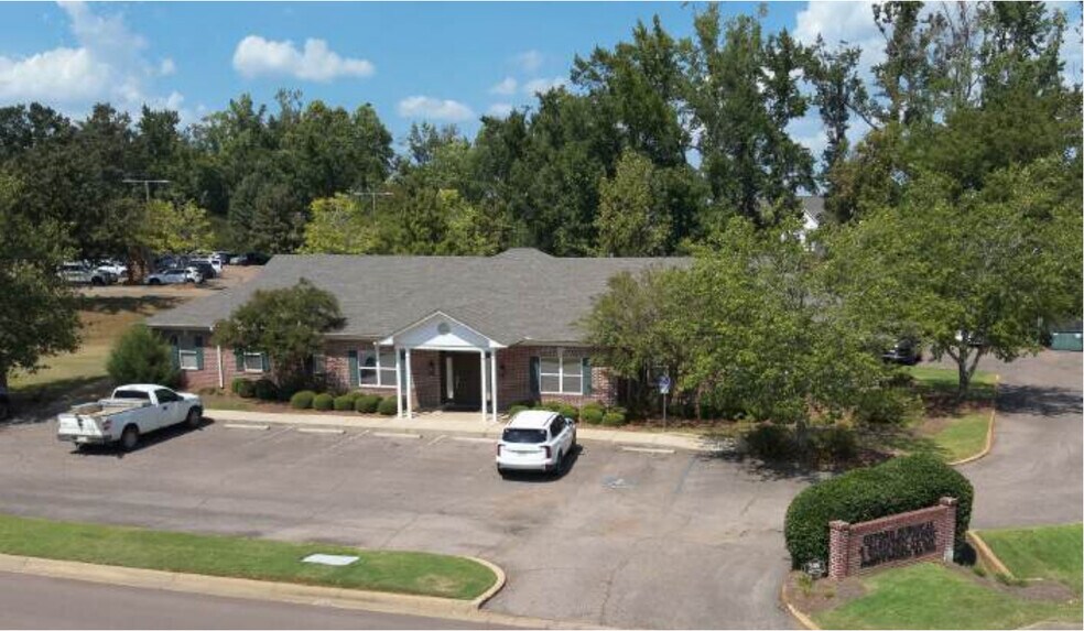 More Photos Of 506 Azalea Dr, Oxford Medical For Sale
