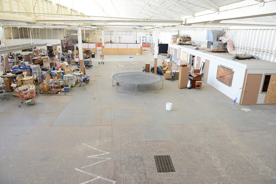 More Photos Of 215-221 N Ojai St, Santa Paula Food Processing For Lease