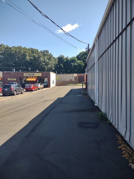 More Photos Of 319 Broad St, Manchester General Retail For Sale
