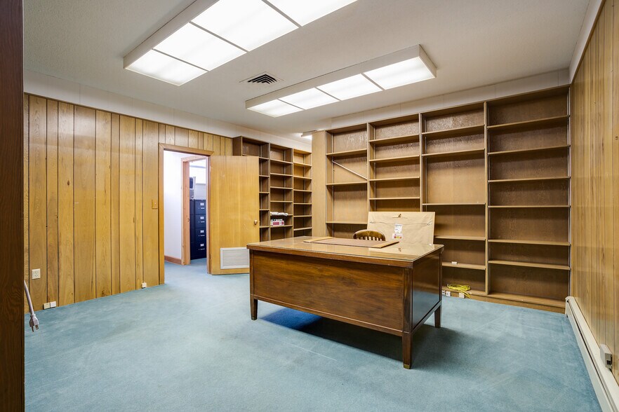 More Photos Of 101 W Victory Way, Craig Office For Sale