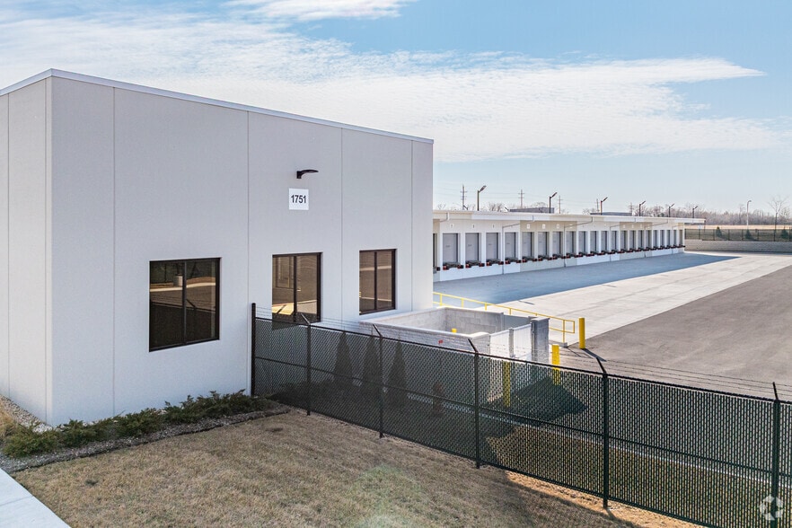 Primary Photo Of 1751 Transit Way, Montgomery Truck Terminal For Sale