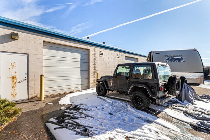 More Photos Of 374 Norfolk St, Aurora Warehouse For Sale