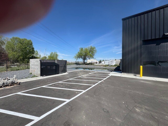 More Photos Of 1597 N 750 W, Harrisville Showroom For Sale