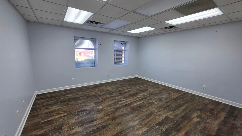 More Photos Of 3117 Alvey Park Dr W, Owensboro Office For Lease