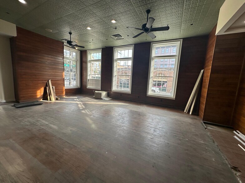 More Photos Of 32 N Market St, Charleston Storefront For Lease