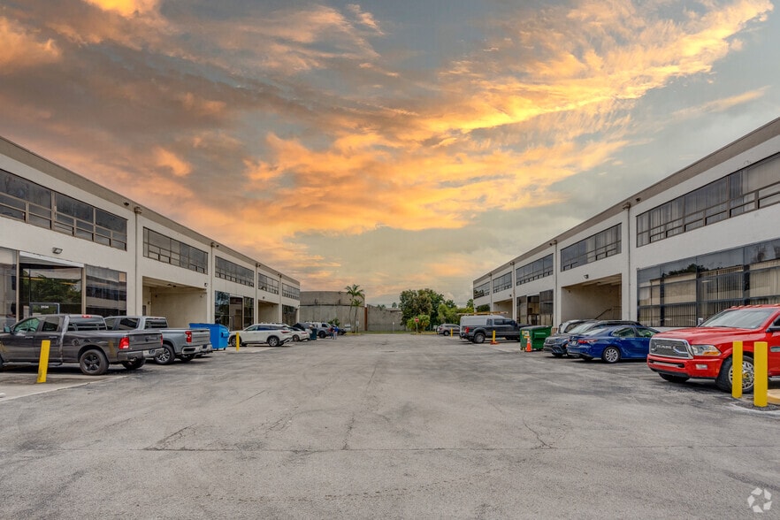 More Photos Of 2100-2142 NW 99th Ave, Doral Unknown For Lease