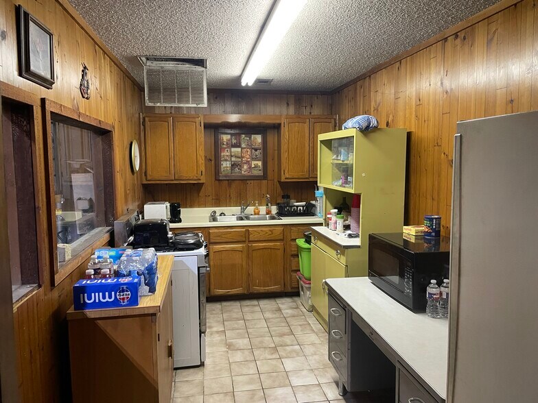 More Photos Of 13110 E 11th St, Tulsa Auto Repair For Sale