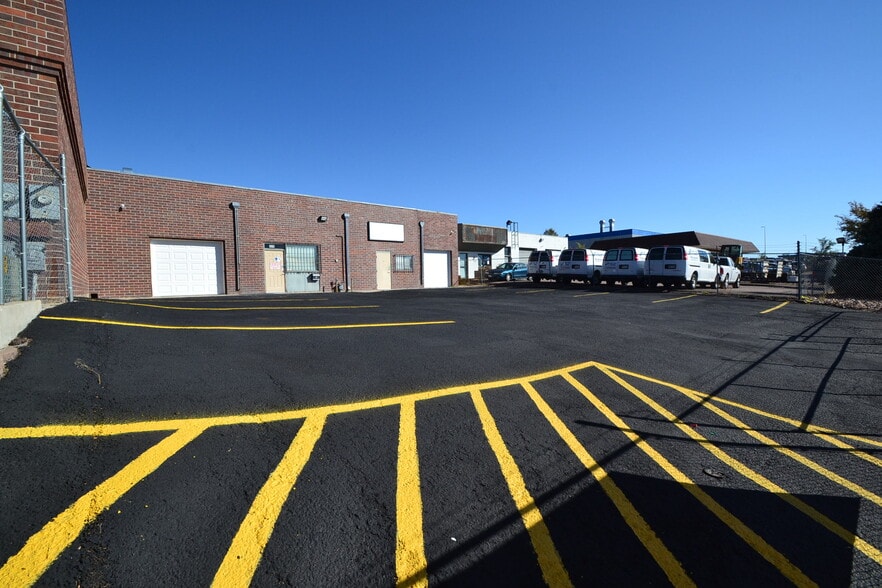 More Photos Of 325 Delaware Dr, Colorado Springs Warehouse For Lease