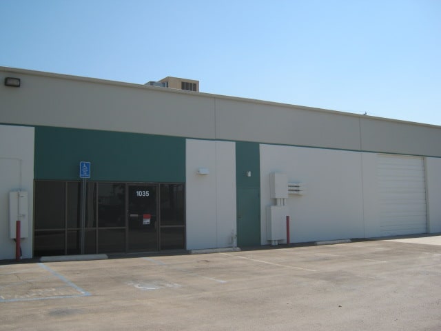 More Photos Of 1031-1035 S Linwood Ave, Santa Ana Warehouse For Lease