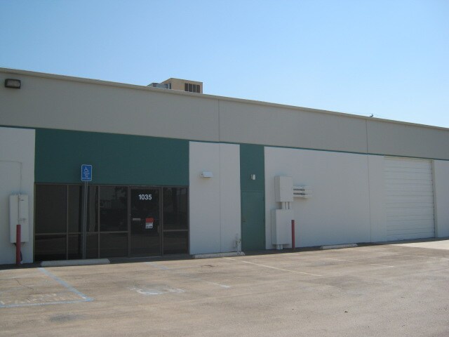 More Photos Of 1031-1035 S Linwood Ave, Santa Ana Warehouse For Lease