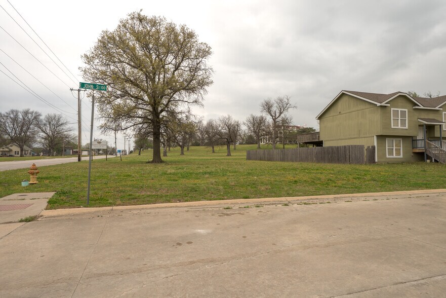 More Photos Of 205 E John, Coffeyville Land For Sale