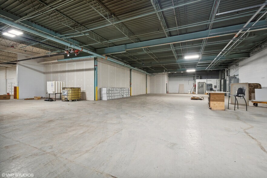 More Photos Of 7533 Central Ave, Skokie Warehouse For Lease