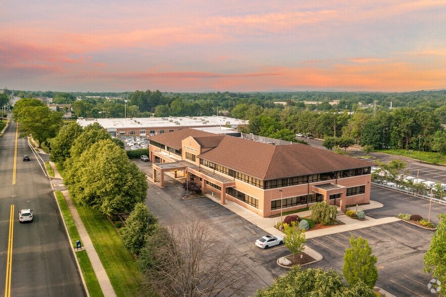 More Photos Of 400 Franklin Tpke, Mahwah Medical For Lease