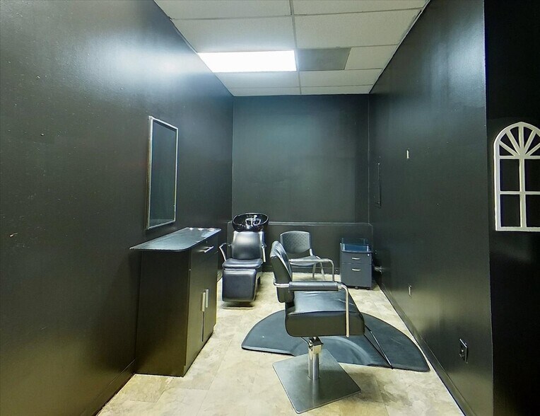 More Photos Of 5610 Old National Hwy, Atlanta Office For Sale