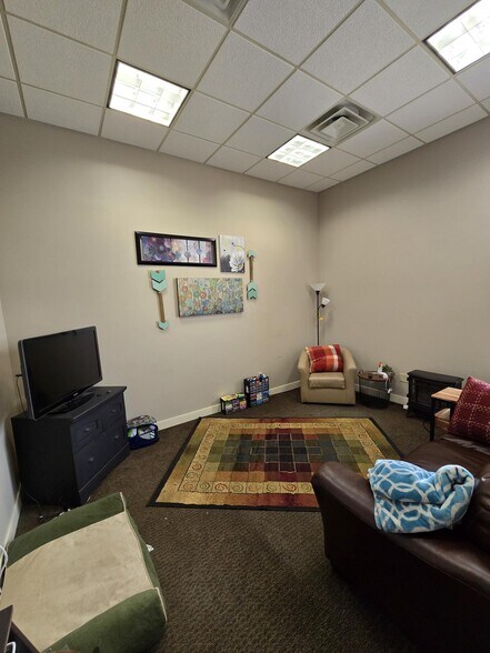 More Photos Of 2755 10th Ave N, Grand Forks Office For Sale
