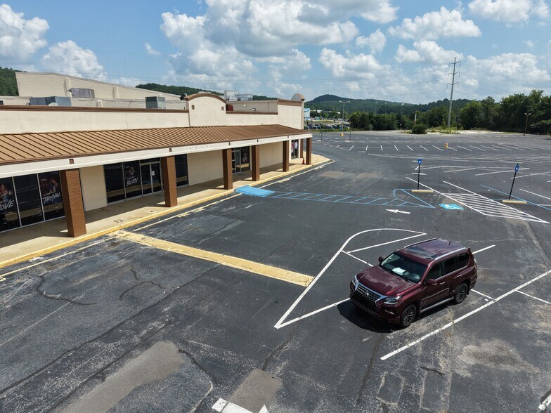 More Photos Of 7501-7641 Crestwood Blvd, Birmingham Unknown For Lease