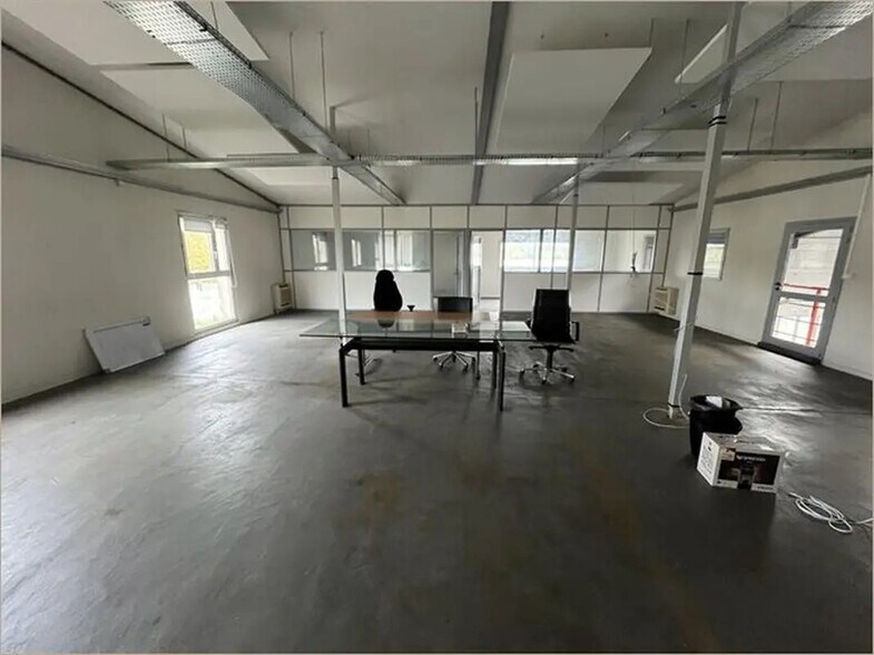 More Photos Of 10 Rue D'Apollo, L'Union Office For Lease