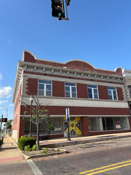 More Photos Of 121 W Walnut St, Rogers Storefront Retail Office For Sale