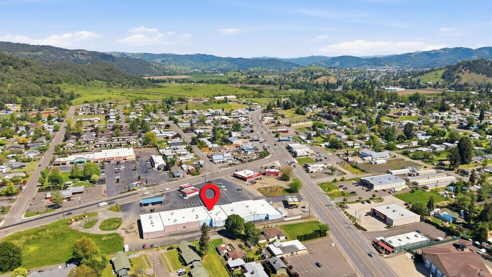 More Photos Of 122 NW Douglas blvd, Winston General Retail For Lease