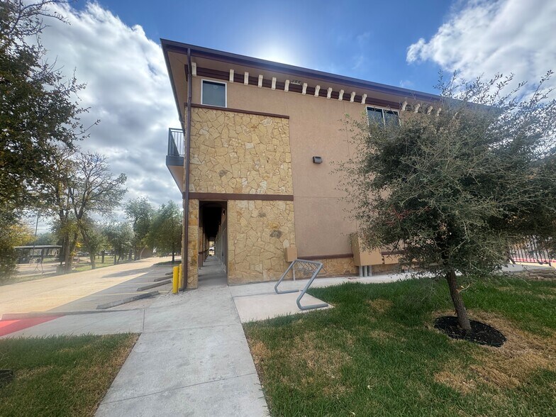 More Photos Of 3115 Kenai Dr, Cedar Park Storefront Retail Office For Lease