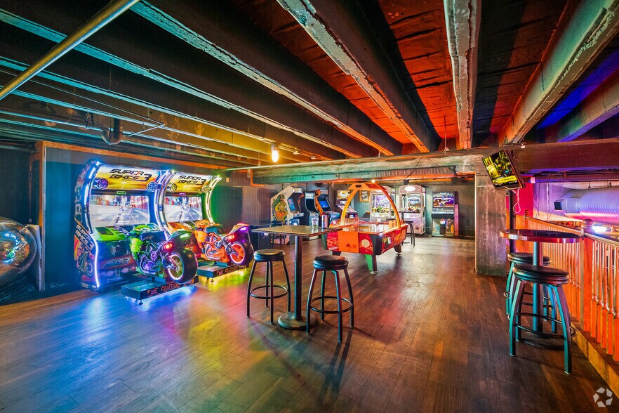 More Photos Of 611 Houston St, Fort Worth Bar For Lease