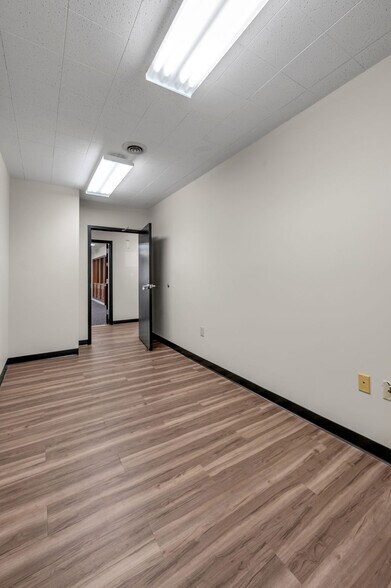 More Photos Of 250 Crossfield Dr, Versailles Industrial For Lease