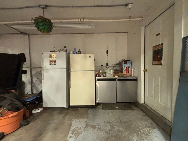 More Photos Of 11 Gifford St, Pittsfield Warehouse For Sale