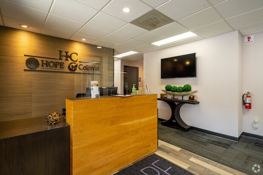 More Photos Of 27650-27652 Franklin Rd, Southfield Unknown For Lease