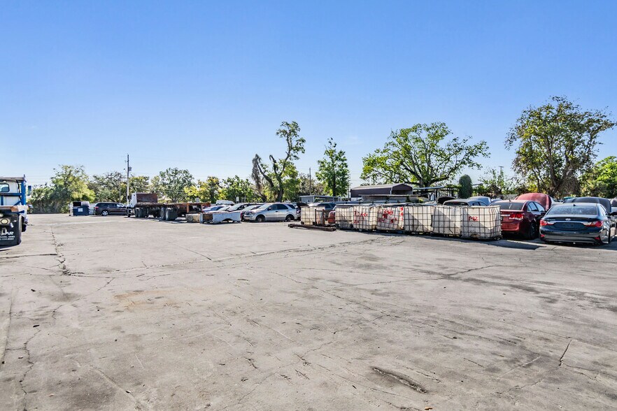 More Photos Of 3710 N 40th St, Tampa Auto Salvage Facility For Sale