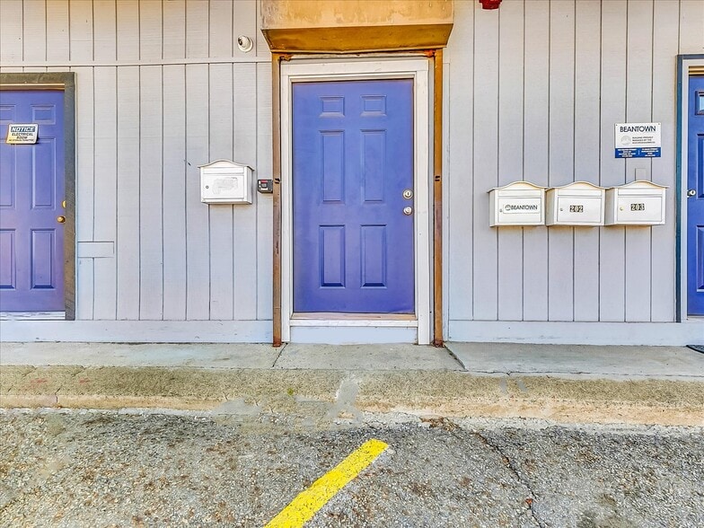 More Photos Of 100 Felton St, Waltham Light Distribution For Sale