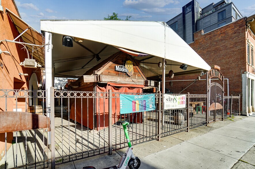 More Photos Of 491 Park St, Columbus Bar For Lease