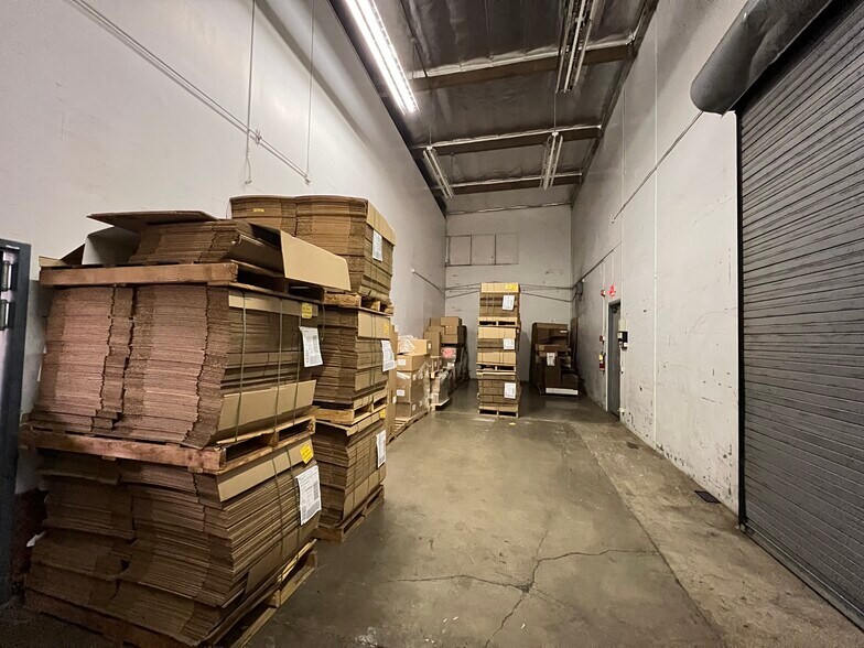 More Photos Of 4462 Malaai St, Honolulu Warehouse For Lease