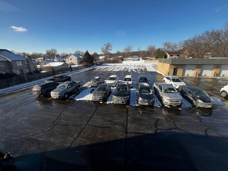 More Photos Of 9944 S Roberts Rd, Palos Hills Office For Lease